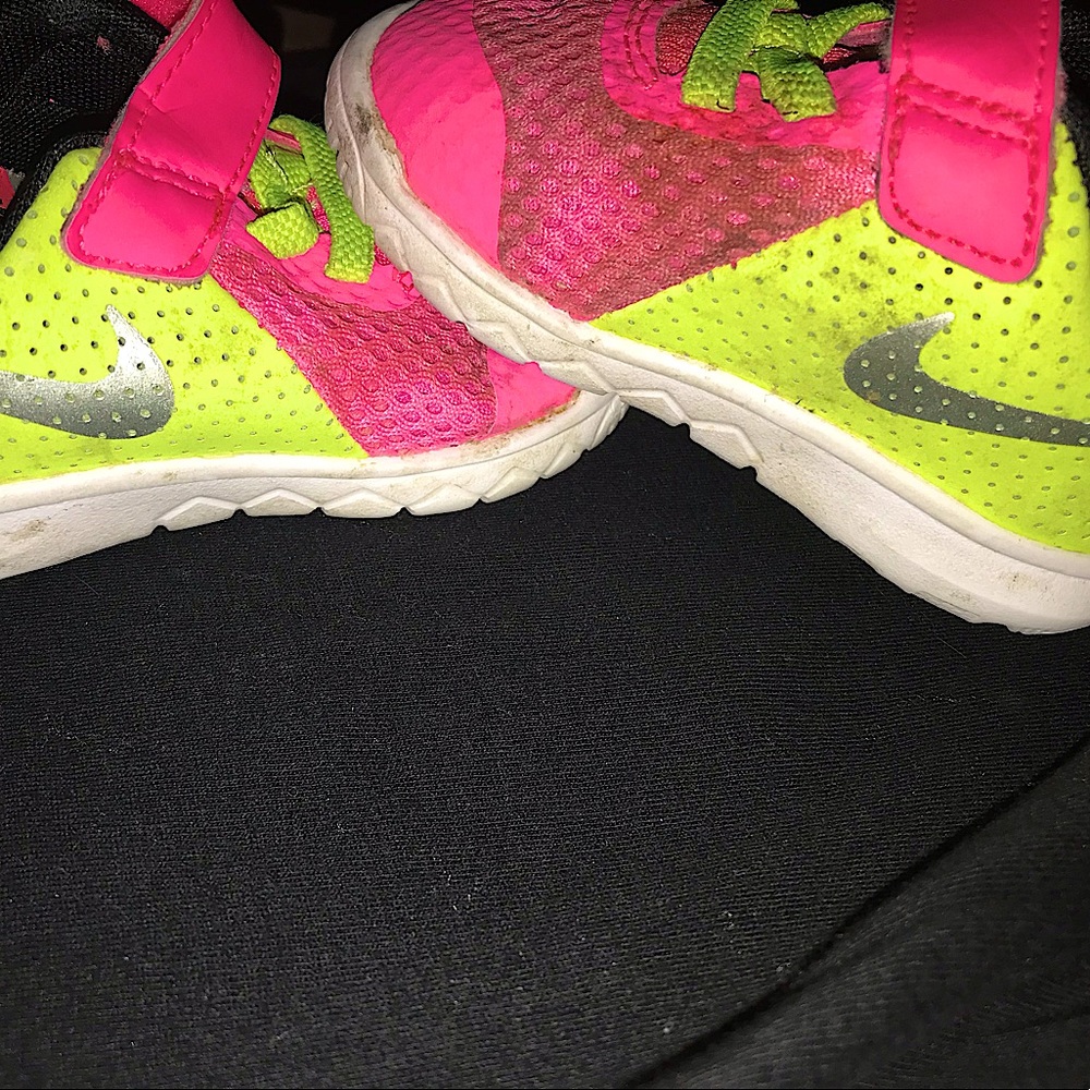 4 C Nike little girl shoes